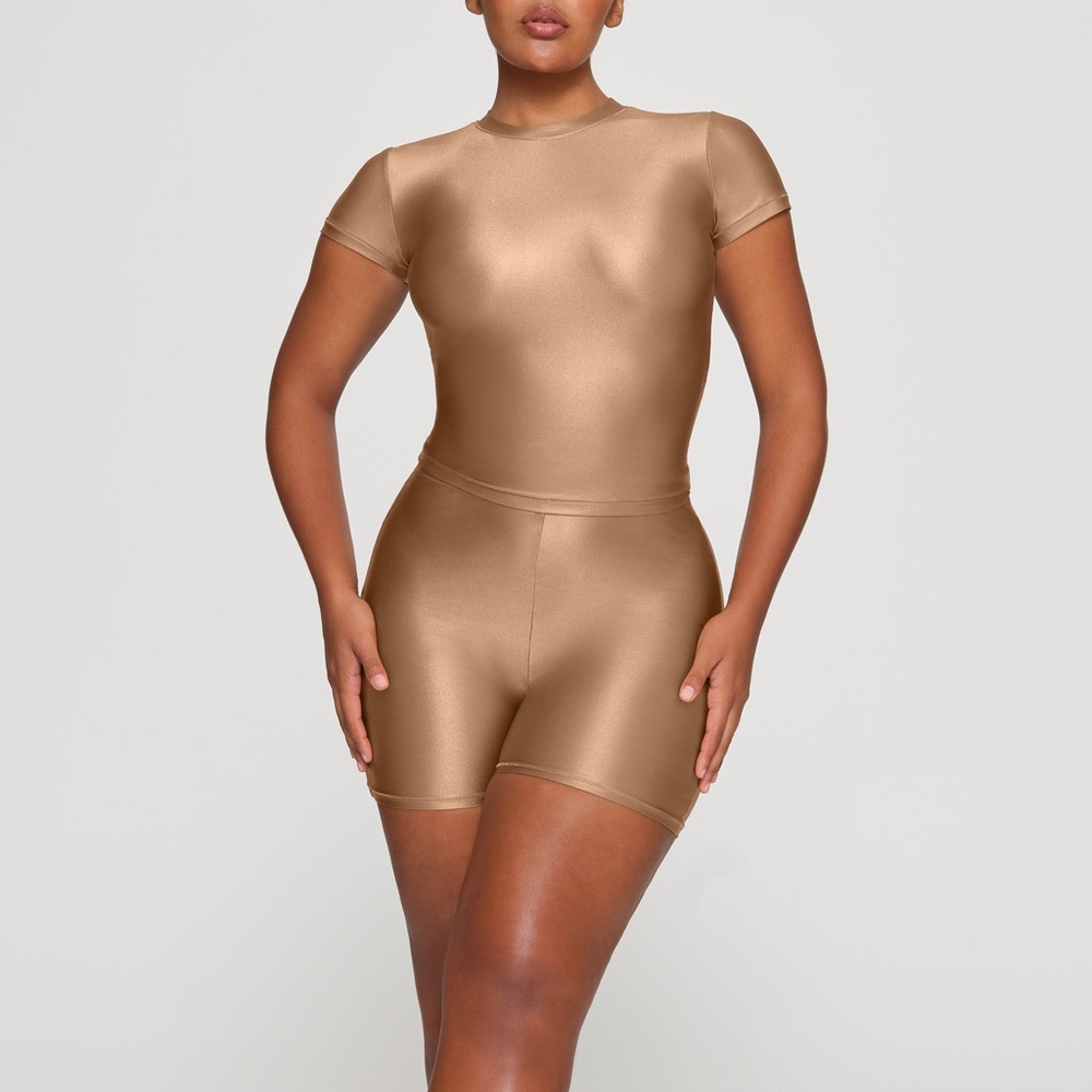 ✨SKIMS SHINE BIKE SHORTS IN SIENNA XXS